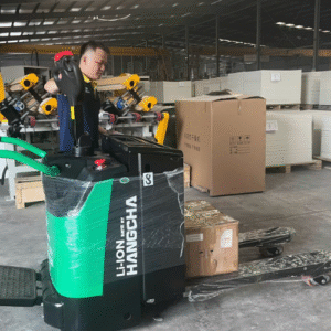 Xe nâng tay điện Lithium có bệ đứng lái