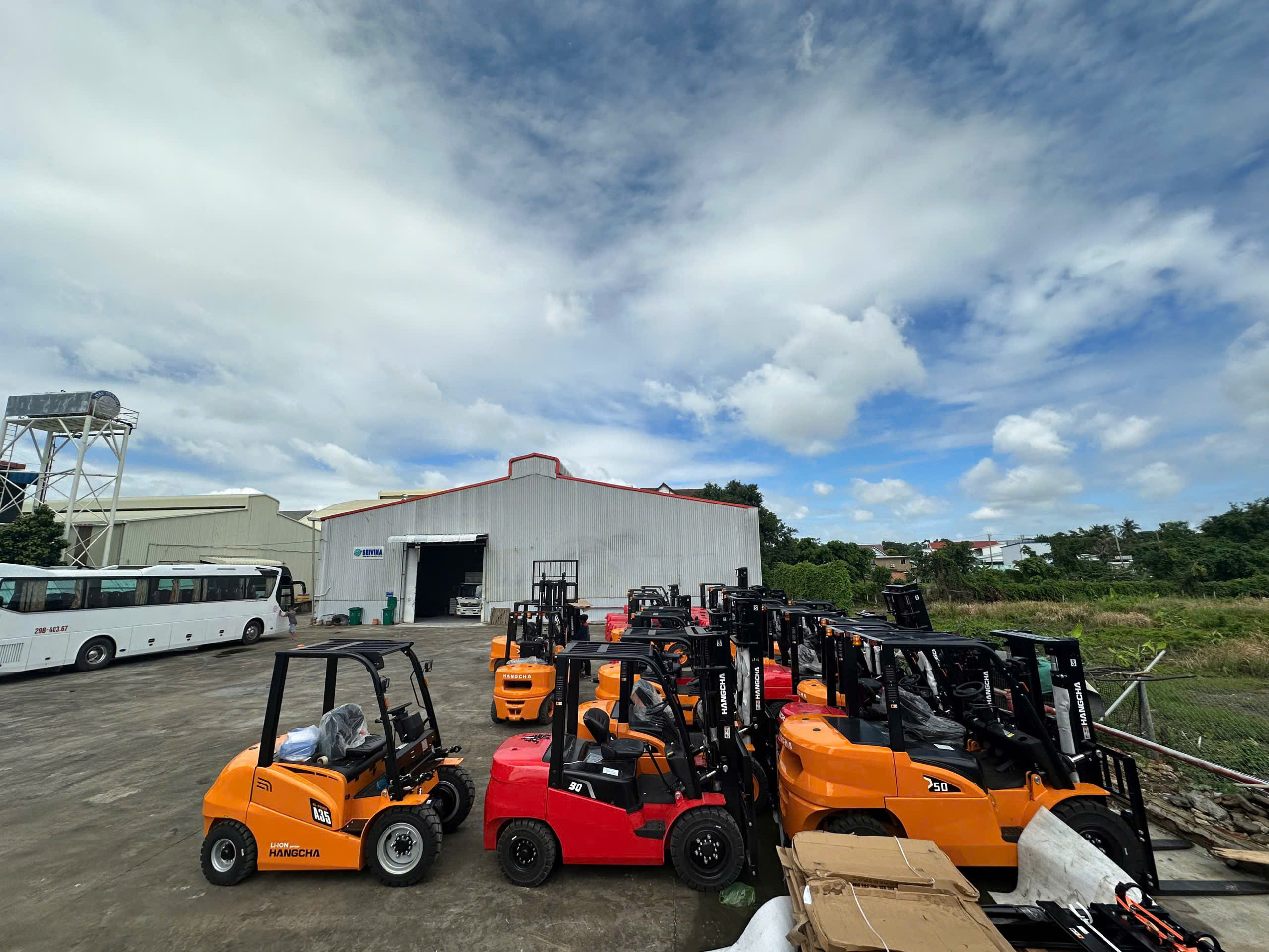 Xe nâng Thiên Sơn