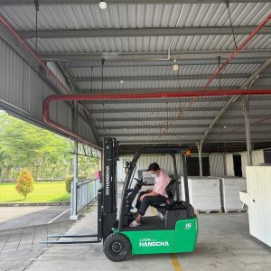 xe nâng điện 3 bánh